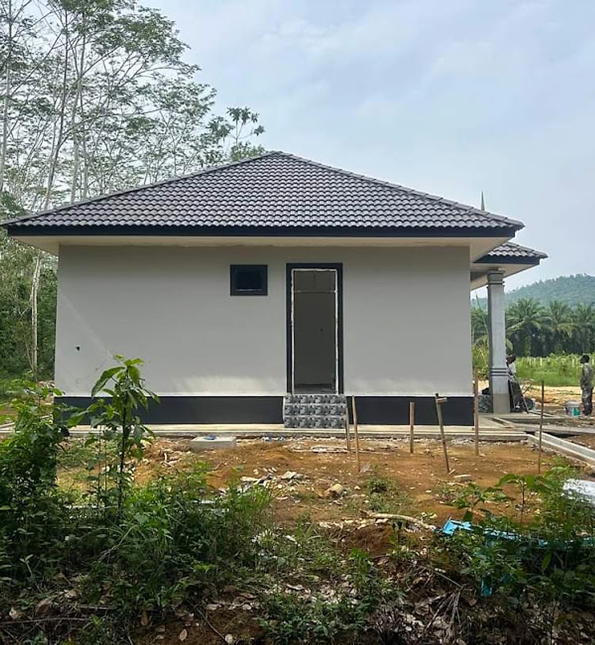 Rear wing of the bungalow under a hip roof
