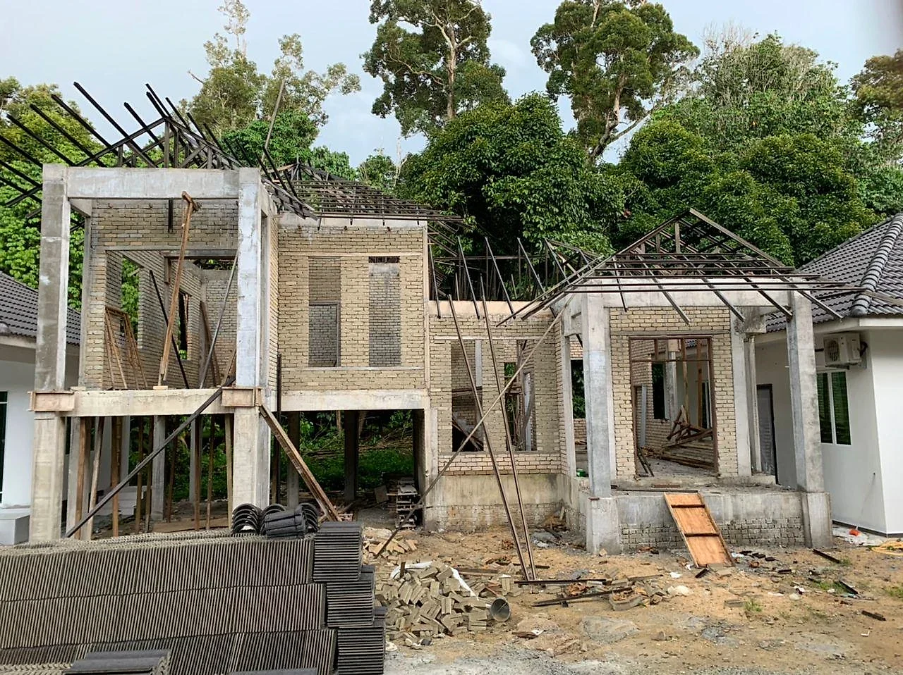 Steel roof trusses up
