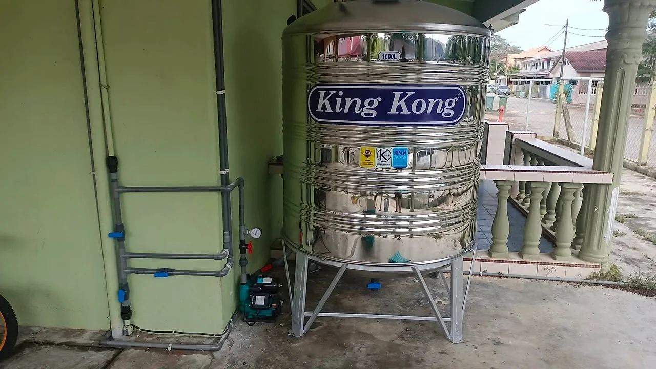 1500-litre stainless steel tank with booster pump and wall piping